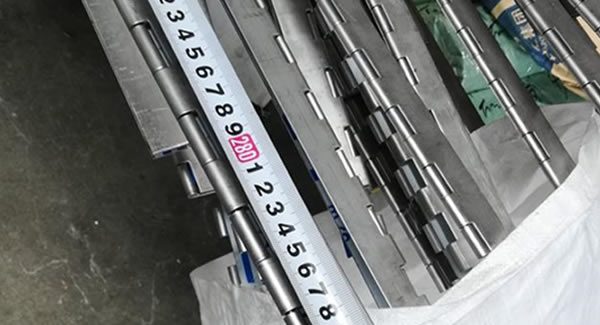 長度3米的不銹鋼長合頁順利完成,東莞廣有五金廠專業(yè)制造東莞合頁，東莞鉸鏈