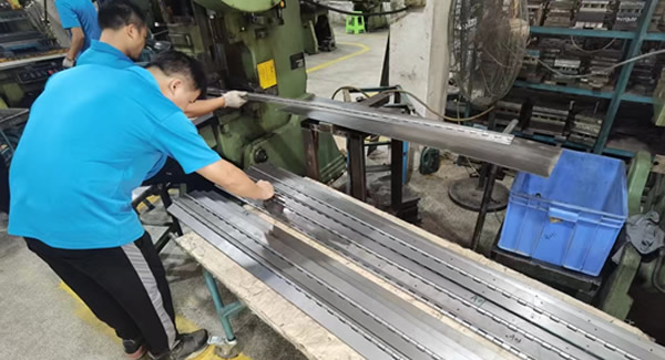 合頁的平直順，穩(wěn)定與和諧的象征|廣有五金&東莞合頁