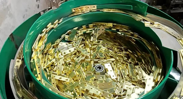 探秘合頁(yè)組裝自動(dòng)化，小零件背后的大科技 |廣有五金&東莞合頁(yè)