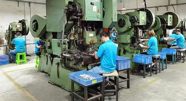 選合頁(yè)別糾結(jié)！廣有合頁(yè)閉眼入|廣有五金&東莞合頁(yè)