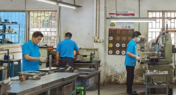 “平、直、順”重塑長(zhǎng)合頁(yè)連接標(biāo)準(zhǔn)，賦能精密設(shè)備高效開合|廣有五金&東莞合頁(yè)?