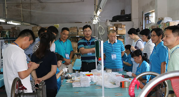 雙節(jié)致信 | 以“月光為禮，國慶作伴”致敬新老客戶的溫暖|廣有五金&東莞合頁