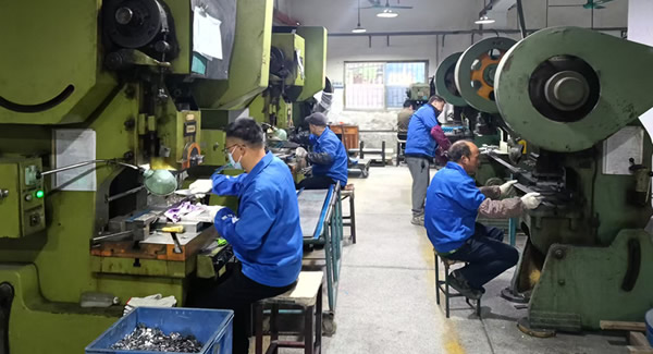 廣有五金火了！阿里實拍揭秘：好合頁是這樣造出來的|廣有五金&東莞合頁